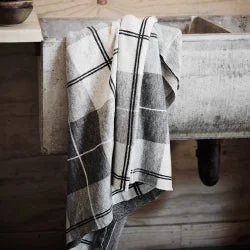 Acrylic blankets for a soft and affordable alternativeAllstair Wool Throw (130 x 180cm)