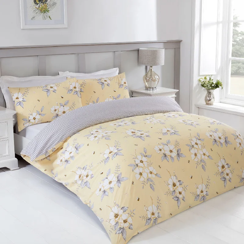 Linen duvet covers with a natural texture and breathabilityFlower Bee Lemon Reversible Duvet Set