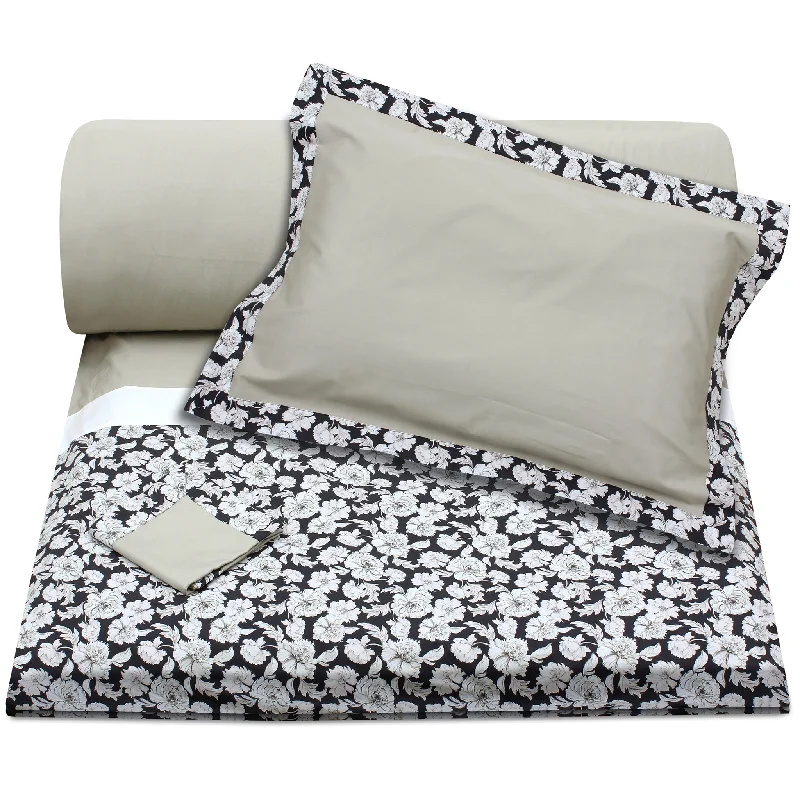 Clearance - priced duvet covers for a great deal on last - season modelsBed duvet covers to enhance the comfort and aesthetics of the bedroomBlack Roses Duvet + Pillowcases