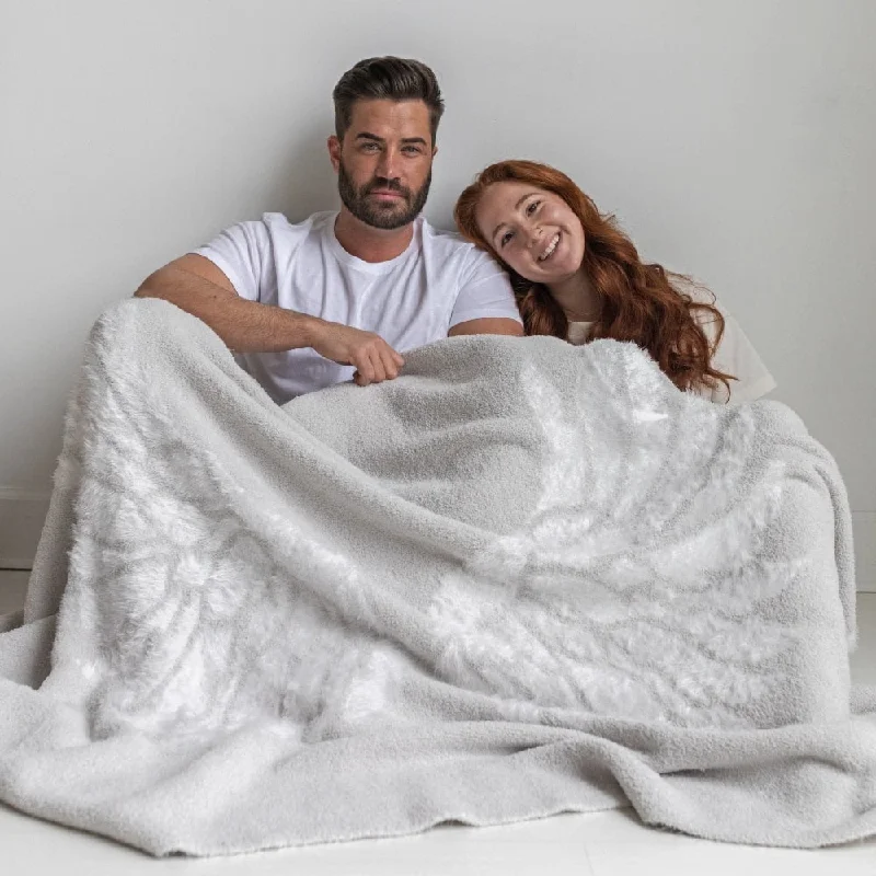 Chenille blankets with a thick and fuzzy textureDREAM | WINGS SILVER