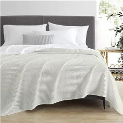 Chenille blankets with a thick and fuzzy textureEgyptian Cotton Waffle Blanket Ivory