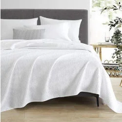 Bamboo fiber blankets with natural antibacterial propertiesEgyptian Cotton Waffle Blanket White