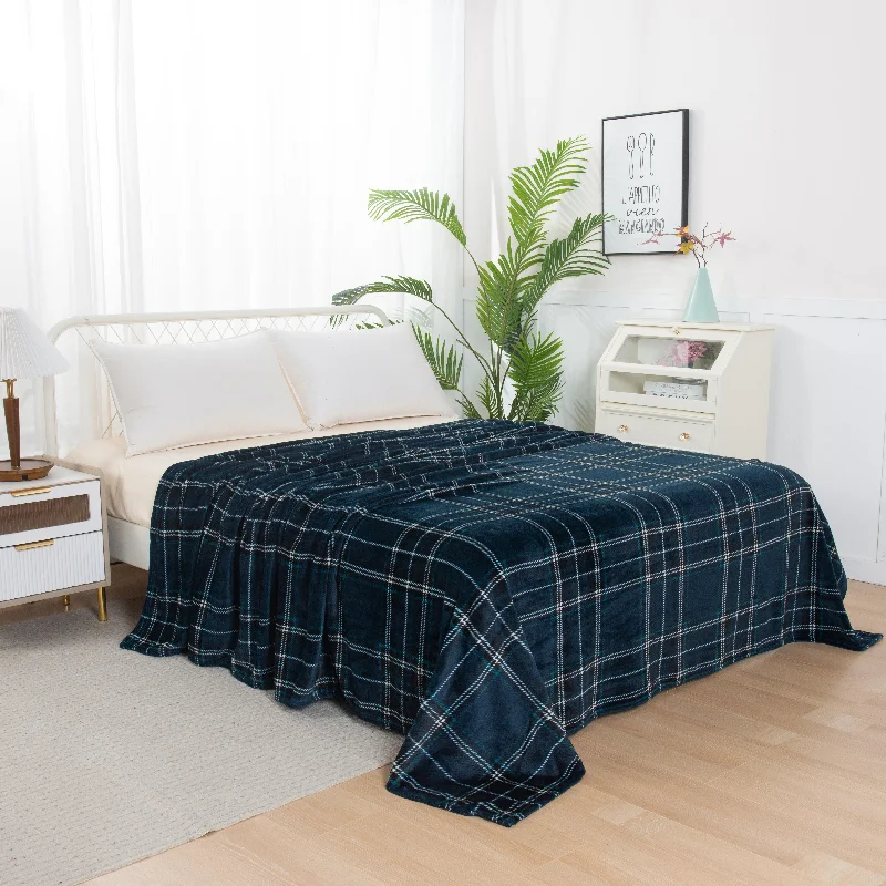 Silk blankets with a smooth and elegant touchElegant Comfort Plaid Printed Velvet Plush Fleece Blanket Plaid Design