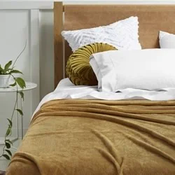 Synthetic fiber blend blankets for a budget - friendly choiceGold Harmony Super Soft Blanket (240 x 260cm)