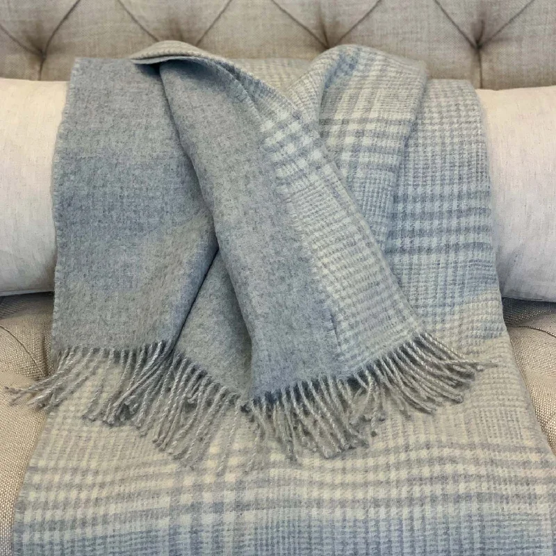 Cotton blankets for breathability and a lightweight feelGrey plaid reversible Alpaca Throw