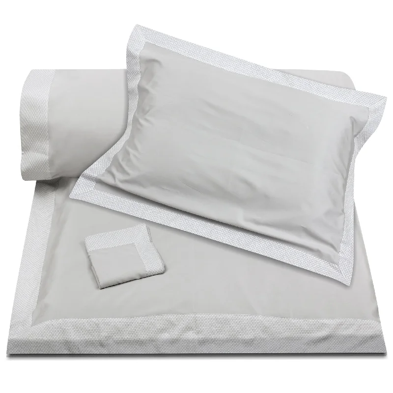 Clearance - priced duvet covers for a great deal on last - season modelsBed duvet covers to enhance the comfort and aesthetics of the bedroomGrey Squares Border Duvet + Pillowcases (600 TC)