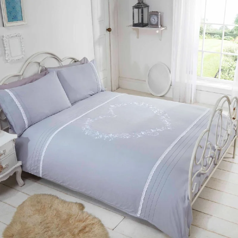 Clearance - priced duvet covers for a great deal on last - season modelsBed duvet covers to enhance the comfort and aesthetics of the bedroomHeart Duvet Cover Set