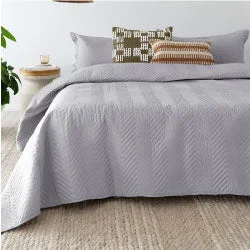 Silk blankets with a smooth and elegant touchHerringbone Silver Coverlet