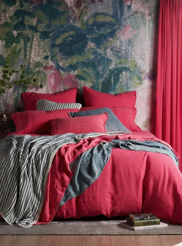 Clearance - priced duvet covers for a great deal on last - season modelsBed duvet covers to enhance the comfort and aesthetics of the bedroomHot Pink 100% Linen Bed Linen