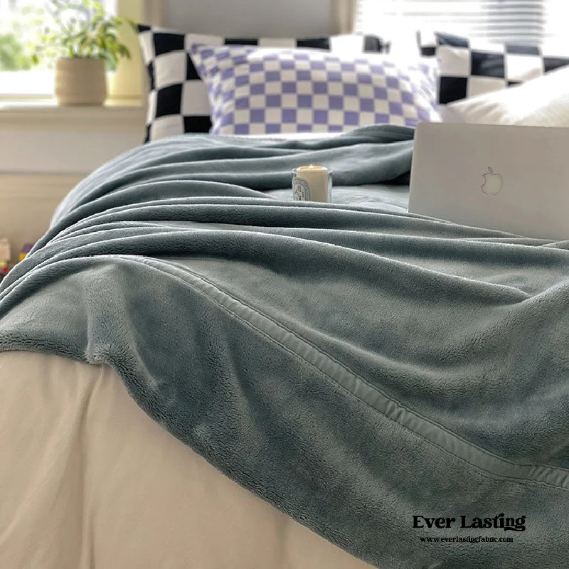 Microfiber blankets that are durable and easy to care forWarm Tone Lush Fleece Blanket / Blue