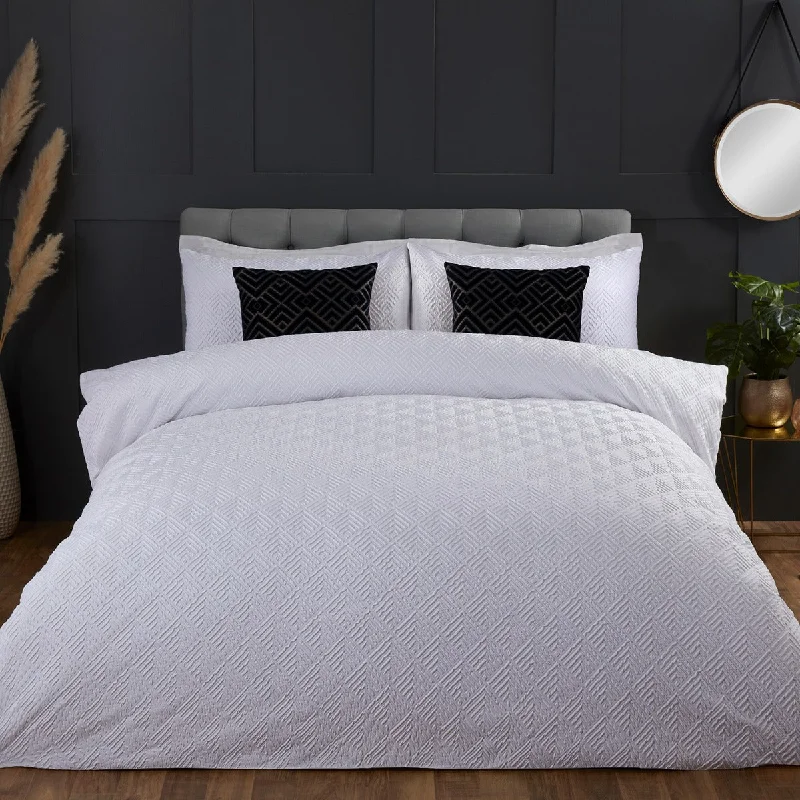 Polyester duvet covers with durability and colorfastnessModa White Geometric Embossed Duvet Set