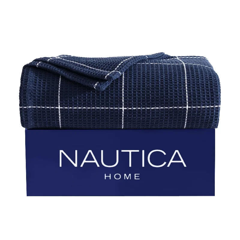 Fleece blankets for a cozy and plush textureNautica Bridgeport Waffle Grid Navy Full/Queen Blanket