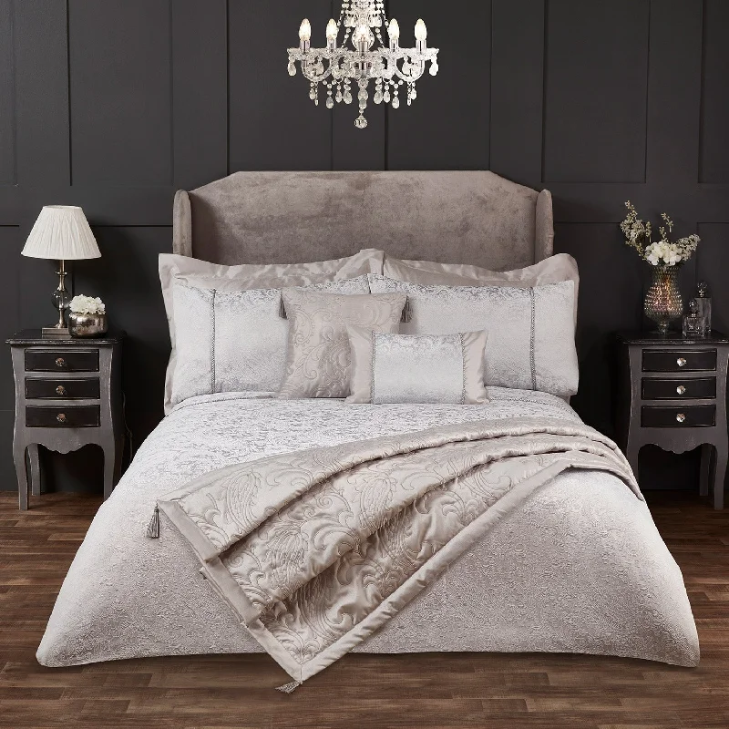 Snap - closure duvet covers for a quick and convenient way to open and closePaisley Silver Luxury Cotton Rich Jacquard Duvet Cover