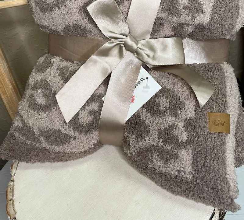 Microfiber blankets that are durable and easy to care forSoft & Cozy Blanket In Taupe Leopard