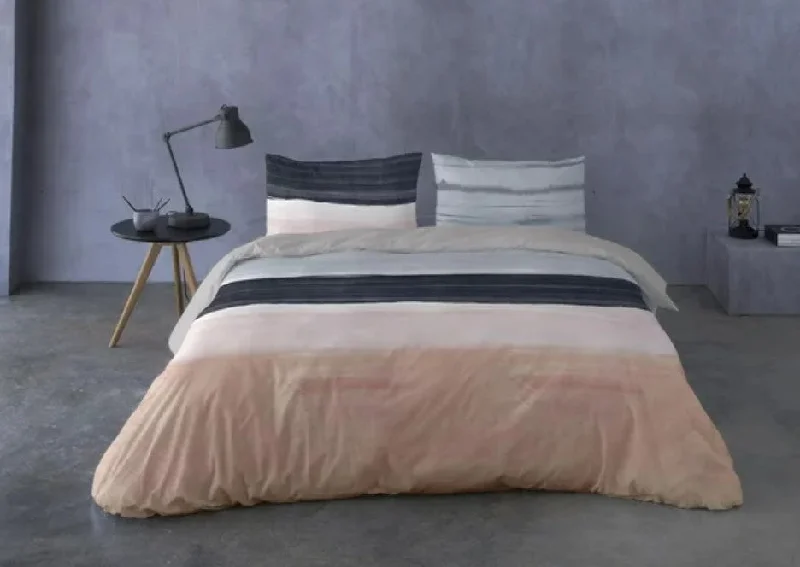 Ombre - colored duvet covers with a gradient effect for a trendy and unique styleSORE DUVET COVER SET