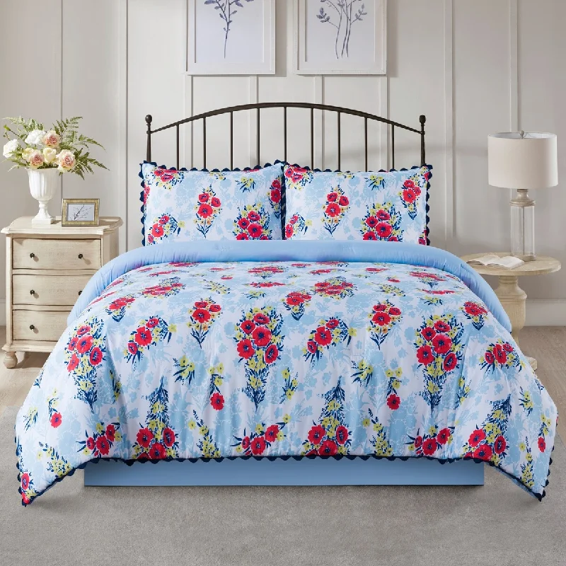 Silk - filled comforters for a luxurious and smooth touchCountry Living Floral Bouquet Quilted Comforter Set