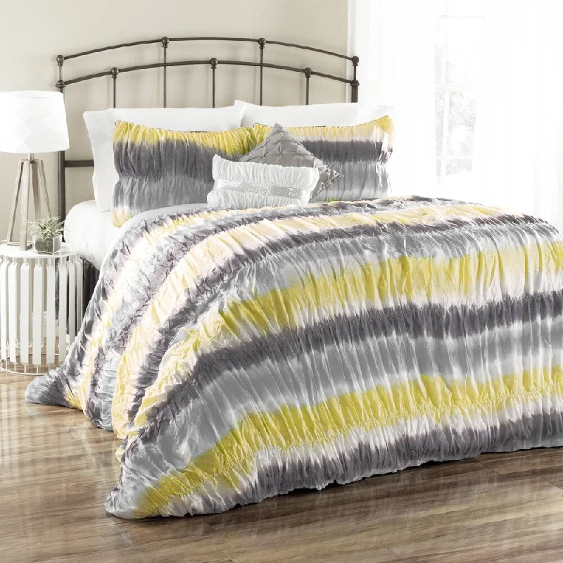 Microfiber - filled comforters that are lightweight and easy to care forLush Decor Bloomfield Tie Dye 5-Piece Comforter Set