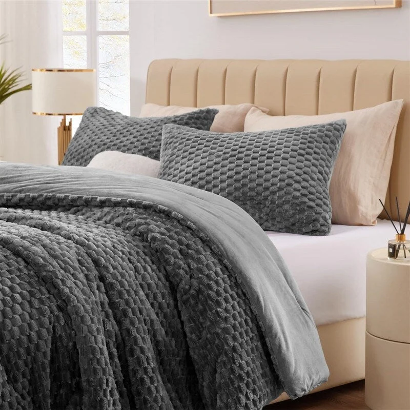 Goose down comforters known for their superior quality and insulationLuxury Brushed Plaid Pattern Bedding Comforter Sets