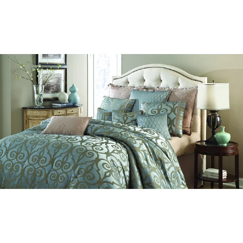 Duck down comforters with a softer feel and good warmth retentionMichael Amini Plaza Suite Comforter Set