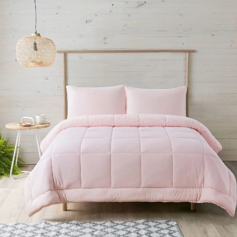 Bamboo - fiber - filled comforters with antibacterial and breathable qualitiesNew Sega Home Jersey and Plush Comforter Set